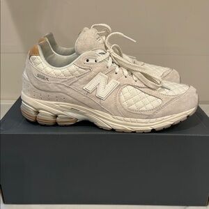 New Balance 2002R - COLOR: SEA SALT / TEAM AWAY GREY / STONEWARE women’s 10